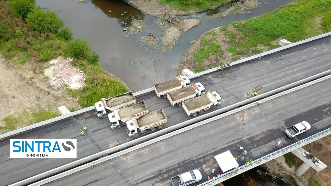 Simulación de ensayo de carga en puentes de hormigón armado