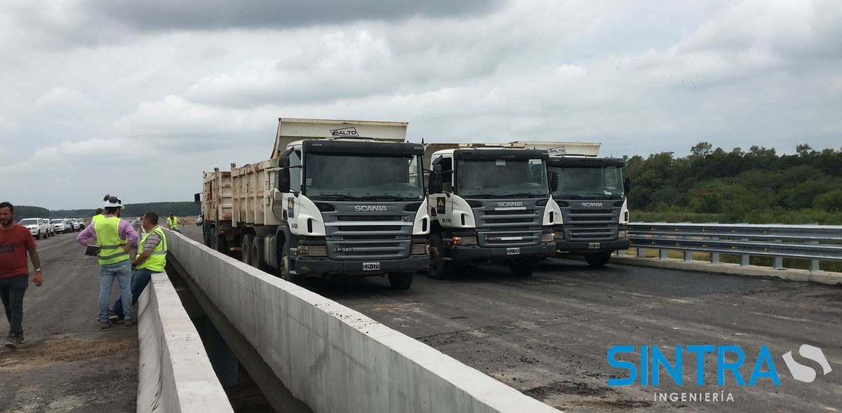 Simulación de ensayo de carga en puentes de hormigón armado