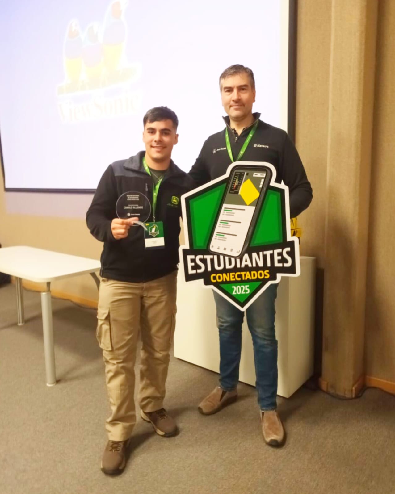 Camilo, ¡Nuevamente Finalista!
