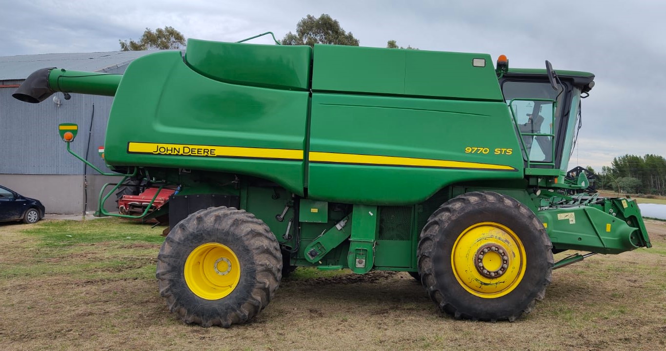 Cosechadora John Deere 9770, año 2012