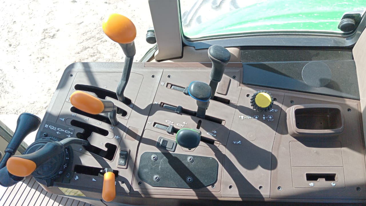 Tractor John Deere 6190J, año 2018