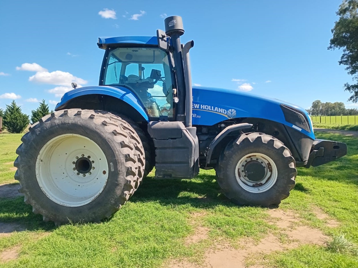Tractor New Holland T8 355, año 2013